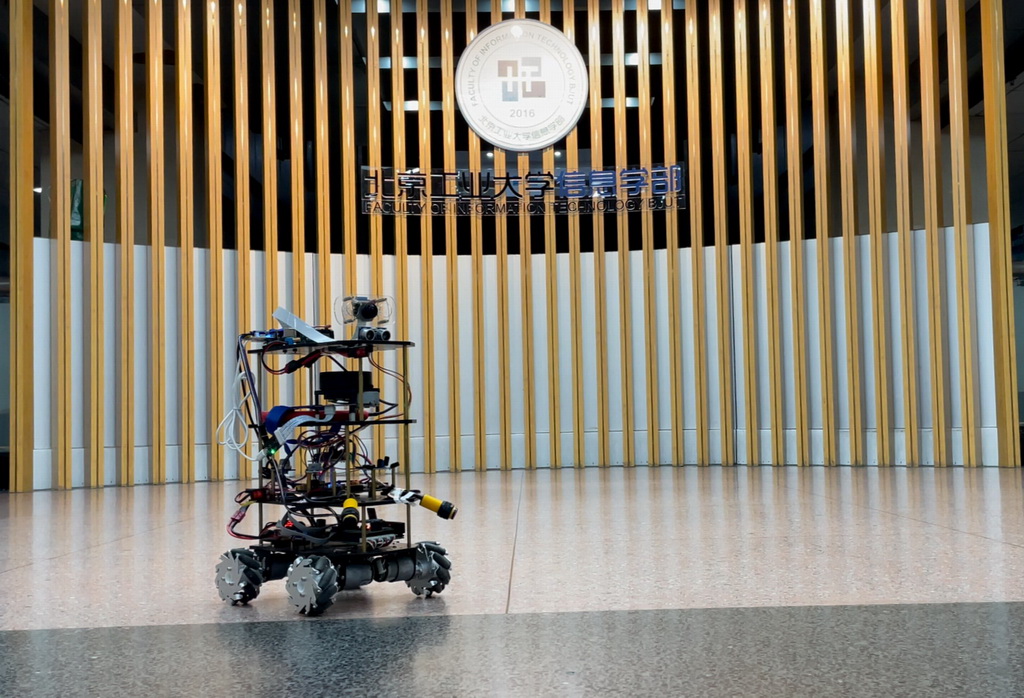 楼宇安防巡逻智能机器人