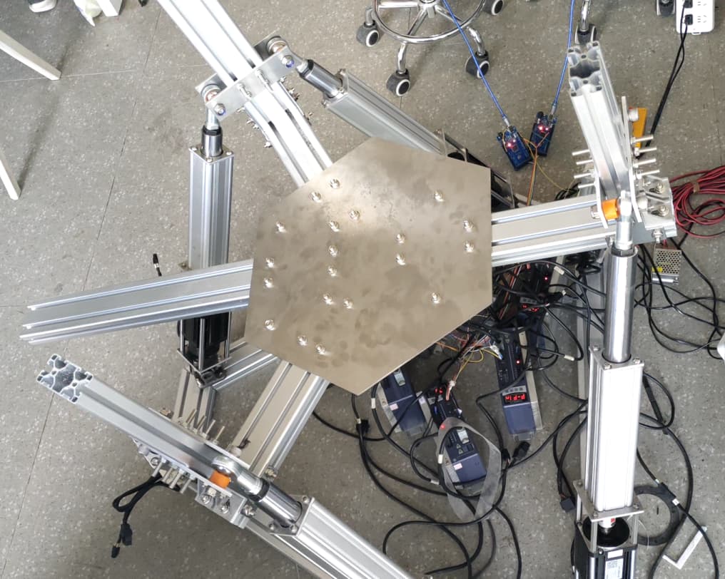 基于斯图尔特平台的力反馈游戏系统